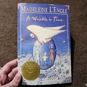 ⏰️ A Wrinkle in Time paperback book